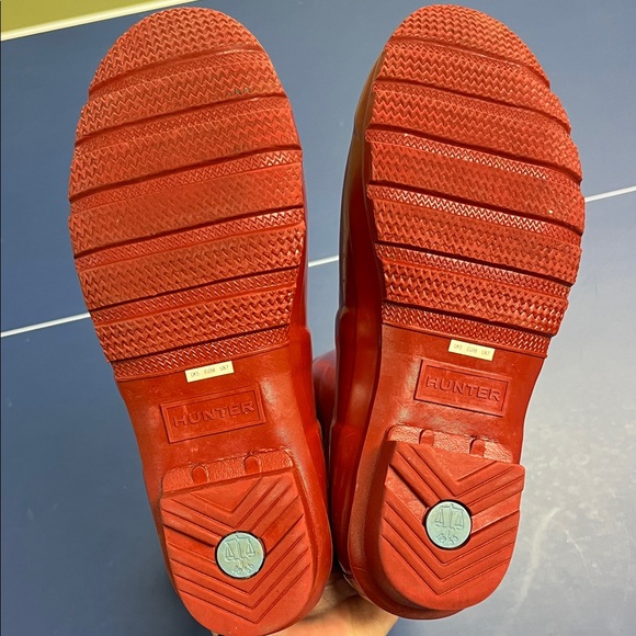 Hunter Glossy Cherry Boots - Picture 4 of 5